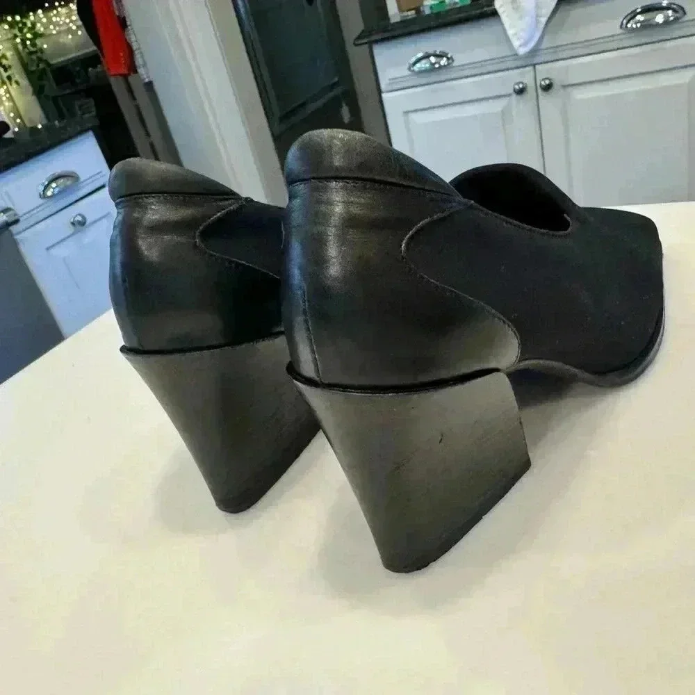 Donald J Pliner Charil women’s black nylon and leather shoes angled heel sz 6.5